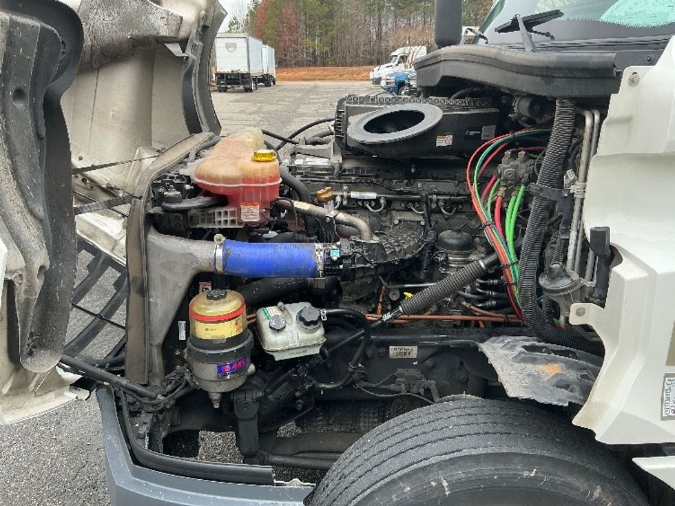 Sleeper Tractor-Heavy Duty Tractors-Freightliner-2022-T12664ST-Chester-VA-696,386\n\t\tmiles-$ 47,750 - Image 21