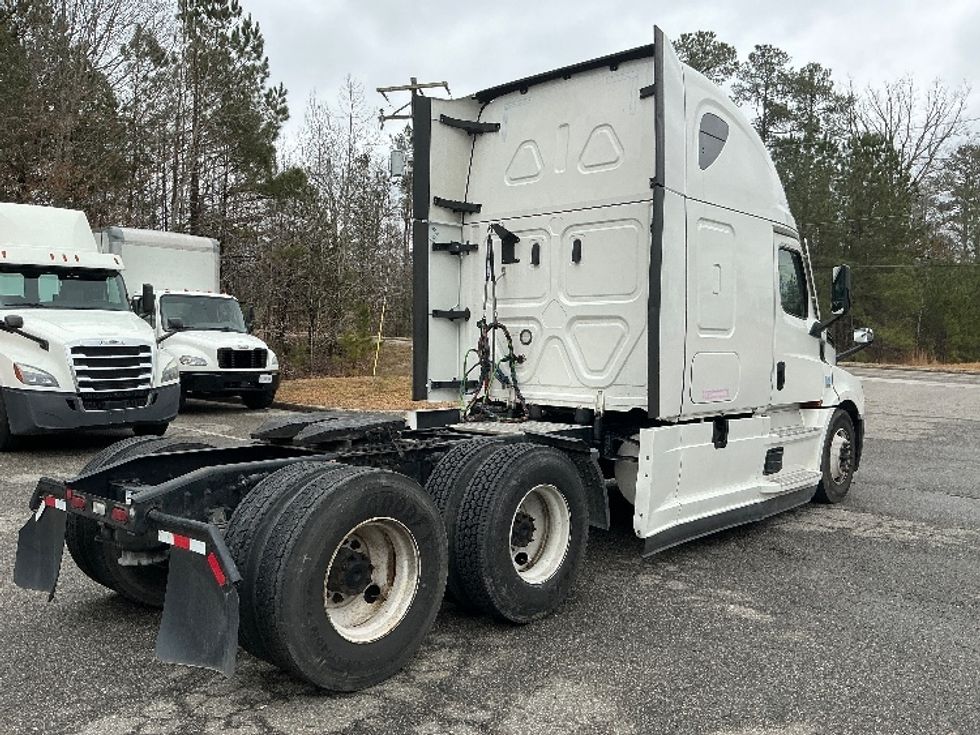 Sleeper Tractor-Heavy Duty Tractors-Freightliner-2022-T12664ST-Chester-VA-696,386\n\t\tmiles-$ 47,750 - Image 7
