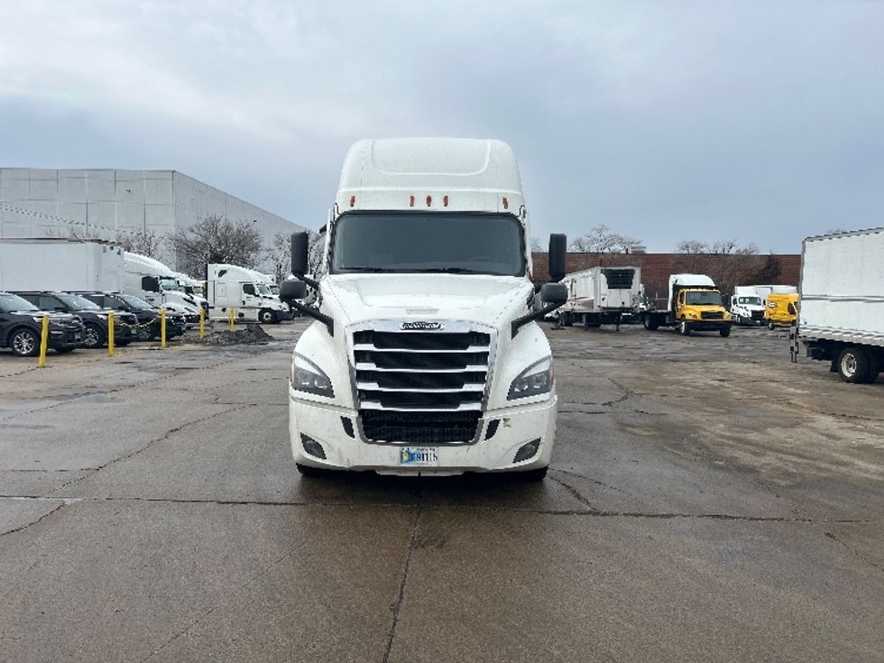 Sleeper Tractor-Heavy Duty Tractors-Freightliner-2022-T12664ST-Chicago (Melrose Park)-IL-282,325\n\t\tmiles-$ 84,500 - Image 2