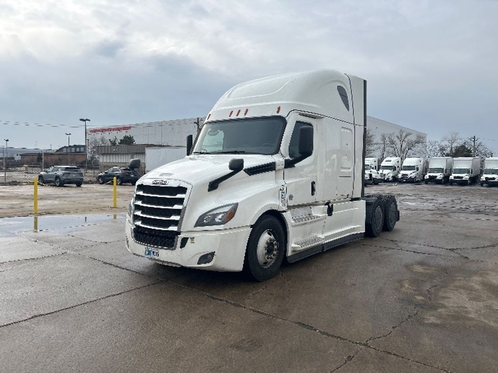 Sleeper Tractor-Heavy Duty Tractors-Freightliner-2022-T12664ST-Chicago (Melrose Park)-IL-282,325\n\t\tmiles-$ 84,500 - Image 3