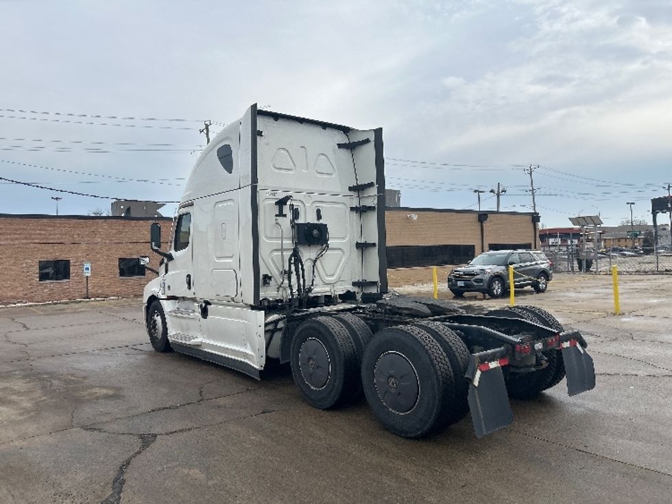 Sleeper Tractor-Heavy Duty Tractors-Freightliner-2022-T12664ST-Chicago (Melrose Park)-IL-282,325\n\t\tmiles-$ 84,500 - Image 5