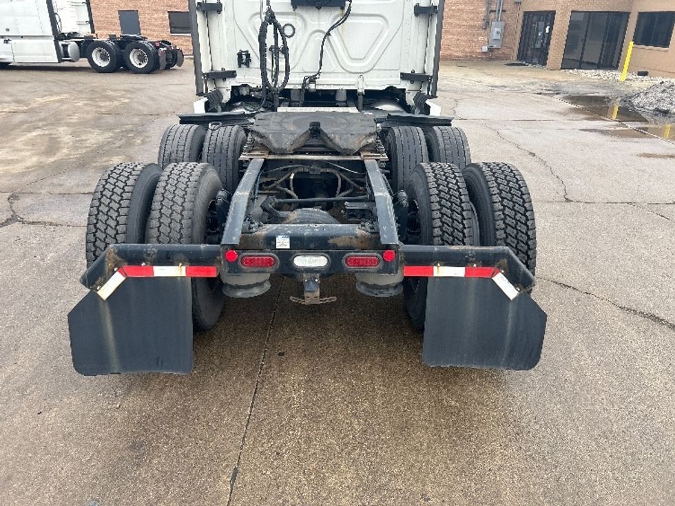 Sleeper Tractor-Heavy Duty Tractors-Freightliner-2022-T12664ST-Chicago (Melrose Park)-IL-282,325\n\t\tmiles-$ 84,500 - Image 6