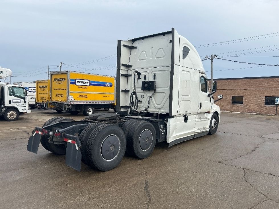 Sleeper Tractor-Heavy Duty Tractors-Freightliner-2022-T12664ST-Chicago (Melrose Park)-IL-282,325\n\t\tmiles-$ 84,500 - Image 7
