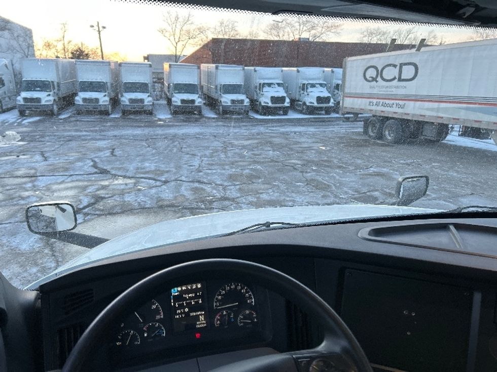 Sleeper Tractor-Heavy Duty Tractors-Freightliner-2022-T12664ST-Chicago (Melrose Park)-IL-328,574\n\t\tmiles-$ 79,000 - Image 11