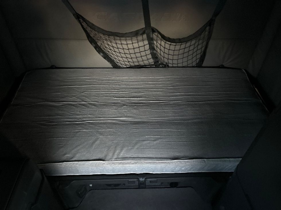 Sleeper Tractor-Heavy Duty Tractors-Freightliner-2022-T12664ST-Chicago (Melrose Park)-IL-328,574\n\t\tmiles-$ 79,000 - Image 17