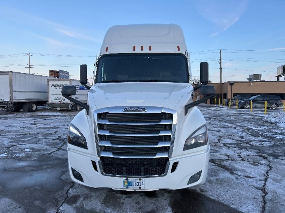 Sleeper Tractor-Heavy Duty Tractors-Freightliner-2022-T12664ST-Chicago (Melrose Park)-IL-328,574\n\t\tmiles-$ 79,000 - Image 2