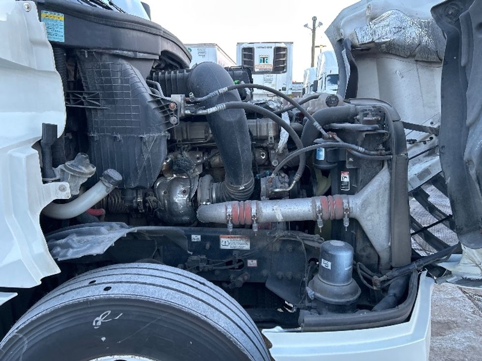 Sleeper Tractor-Heavy Duty Tractors-Freightliner-2022-T12664ST-Chicago (Melrose Park)-IL-328,574\n\t\tmiles-$ 79,000 - Image 20