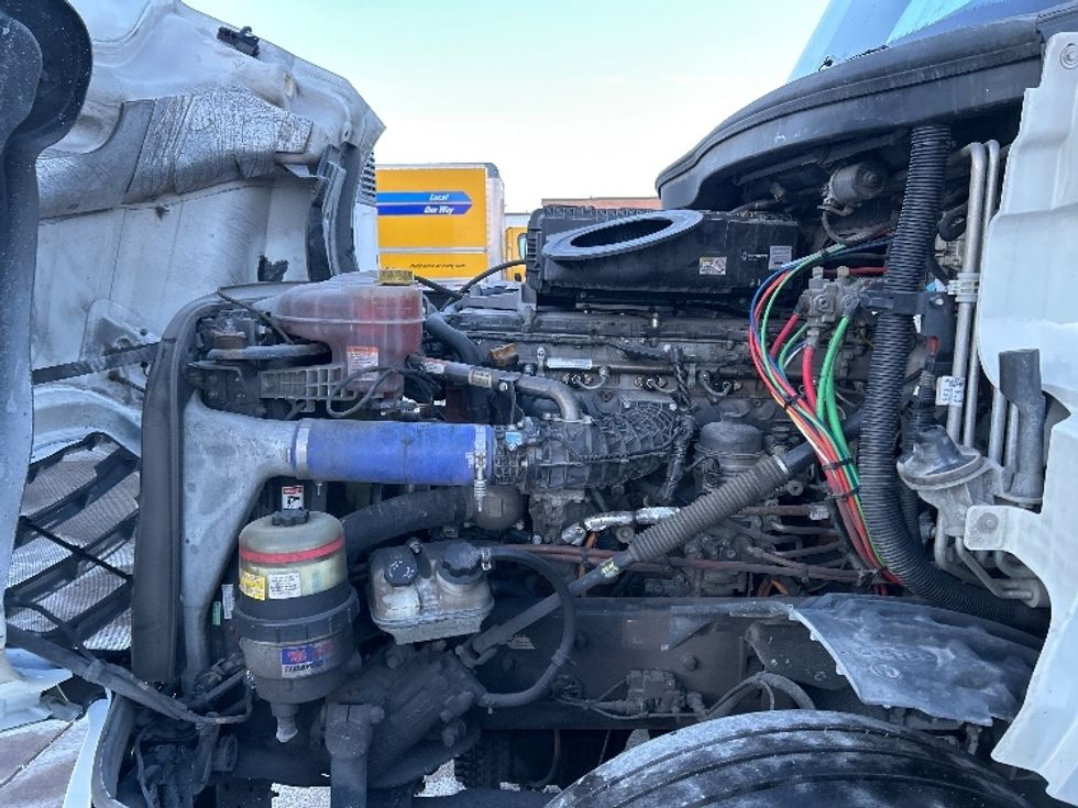 Sleeper Tractor-Heavy Duty Tractors-Freightliner-2022-T12664ST-Chicago (Melrose Park)-IL-328,574\n\t\tmiles-$ 79,000 - Image 21