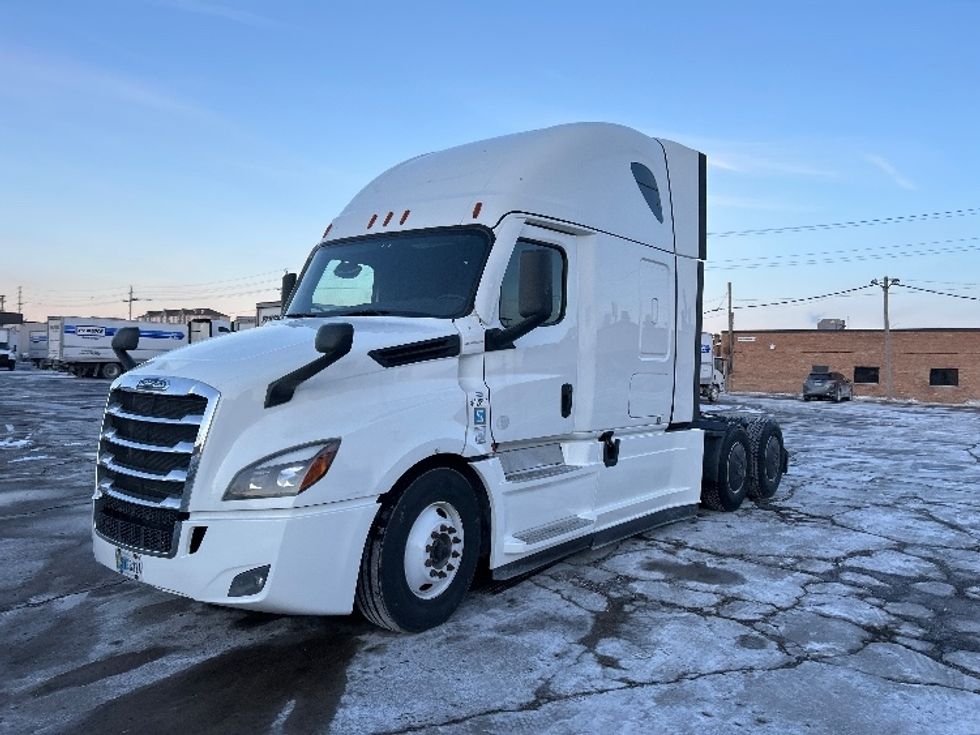 Sleeper Tractor-Heavy Duty Tractors-Freightliner-2022-T12664ST-Chicago (Melrose Park)-IL-328,574\n\t\tmiles-$ 79,000 - Image 3