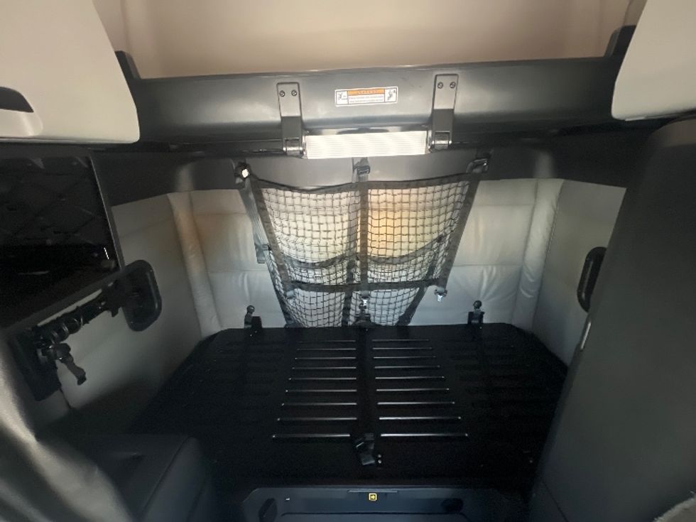 Sleeper Tractor-Heavy Duty Tractors-Freightliner-2022-T12664ST-Chicago (Melrose Park)-IL-419,911\n\t\tmiles-$ 76,000 - Image 15