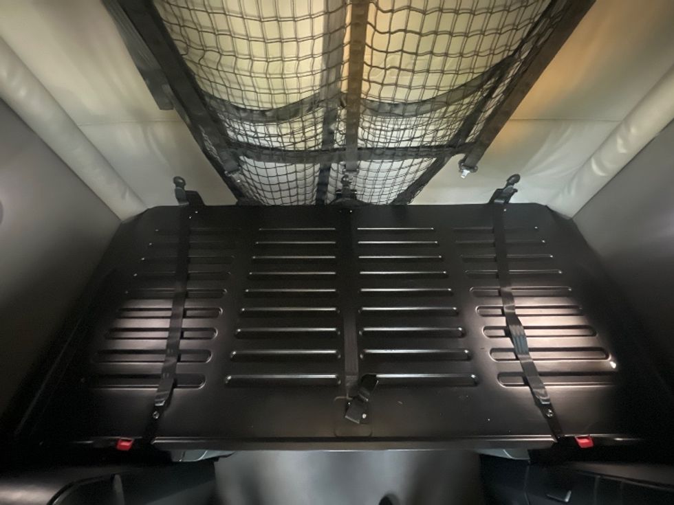 Sleeper Tractor-Heavy Duty Tractors-Freightliner-2022-T12664ST-Chicago (Melrose Park)-IL-419,911\n\t\tmiles-$ 76,000 - Image 16