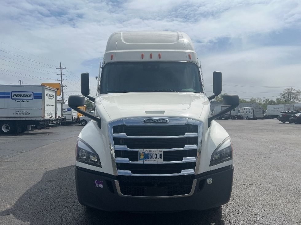 Sleeper Tractor-Heavy Duty Tractors-Freightliner-2022-T12664ST-Chicago (Melrose Park)-IL-419,911\n\t\tmiles-$ 76,000 - Image 2