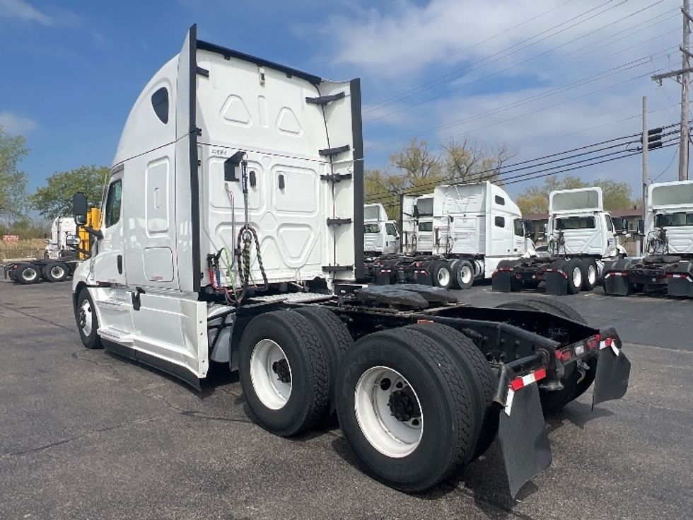 Sleeper Tractor-Heavy Duty Tractors-Freightliner-2022-T12664ST-Chicago (Melrose Park)-IL-419,911\n\t\tmiles-$ 76,000 - Image 5