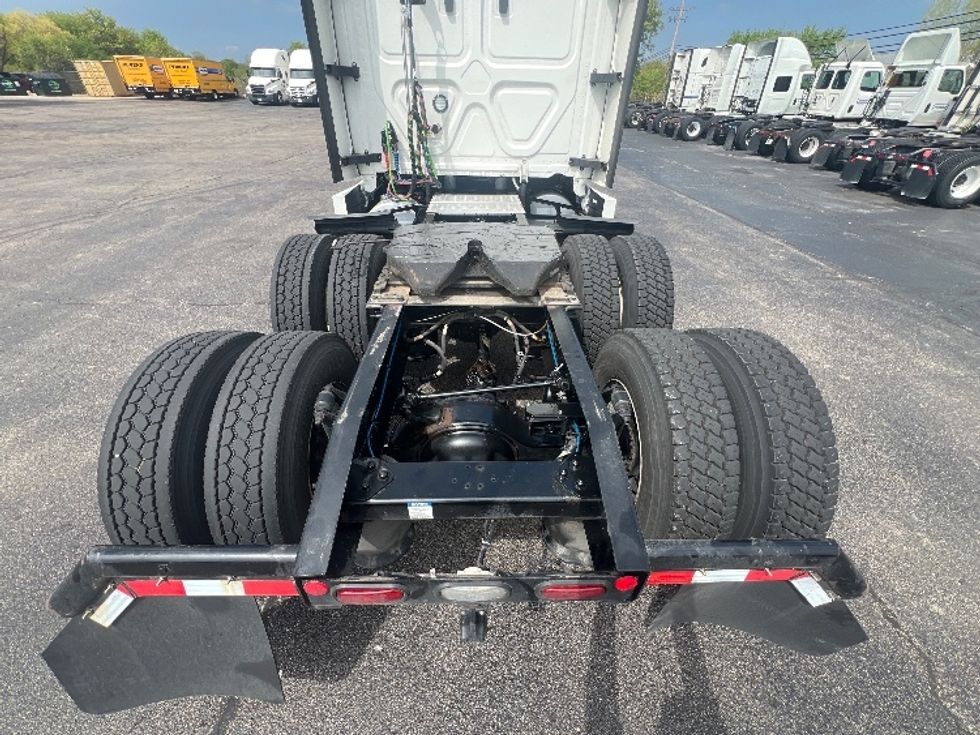 Sleeper Tractor-Heavy Duty Tractors-Freightliner-2022-T12664ST-Chicago (Melrose Park)-IL-419,911\n\t\tmiles-$ 76,000 - Image 6