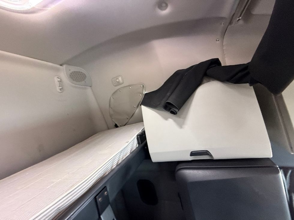 Sleeper Tractor-Heavy Duty Tractors-Freightliner-2022-T12664ST-Chicago (Melrose Park)-IL-432,012\n\t\tmiles-$ 67,750 - Image 13