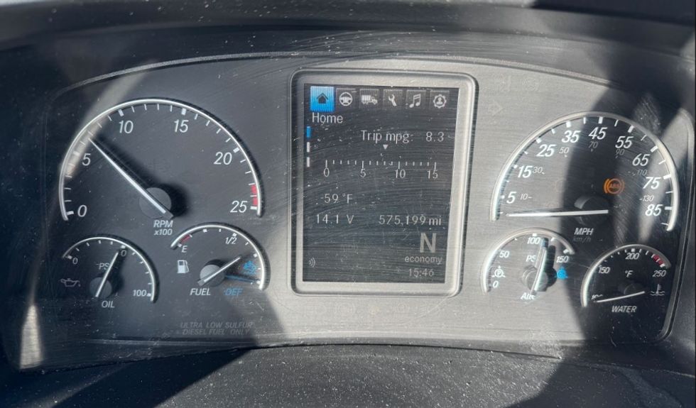 Sleeper Tractor-Heavy Duty Tractors-Freightliner-2022-T12664ST-Chicago (Melrose Park)-IL-575,196\n\t\tmiles-$ 58,750 - Image 22