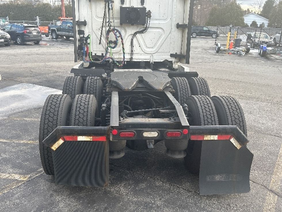 Sleeper Tractor-Heavy Duty Tractors-Freightliner-2022-T12664ST-Chicopee-MA-336,636\n\t\tmiles-$ 76,750 - Image 6