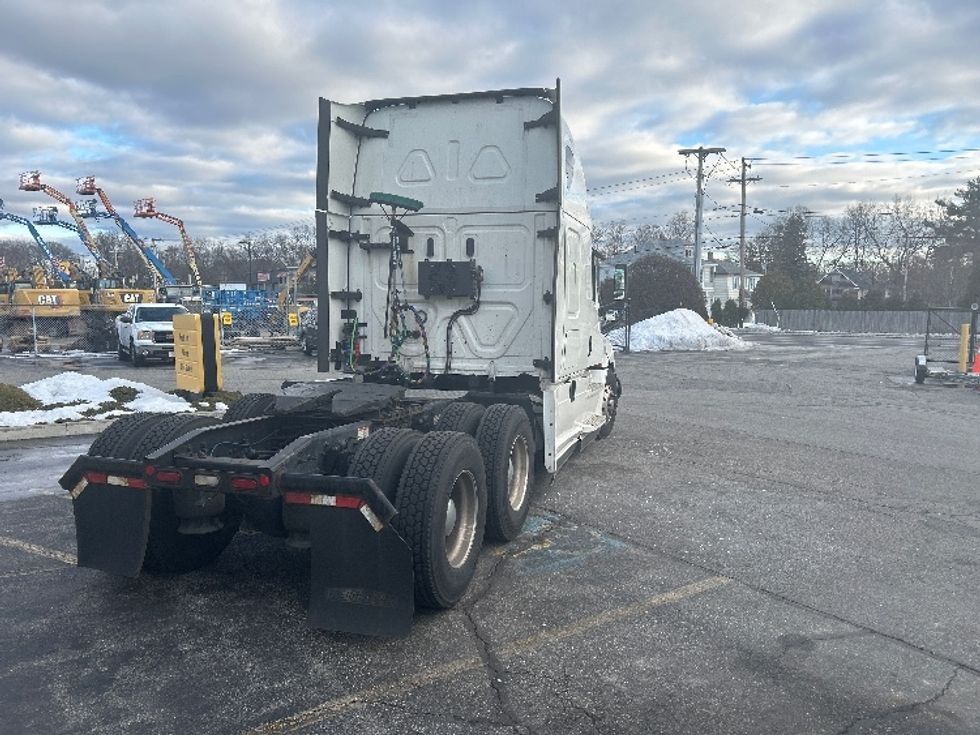 Sleeper Tractor-Heavy Duty Tractors-Freightliner-2022-T12664ST-Chicopee-MA-336,636\n\t\tmiles-$ 76,750 - Image 7