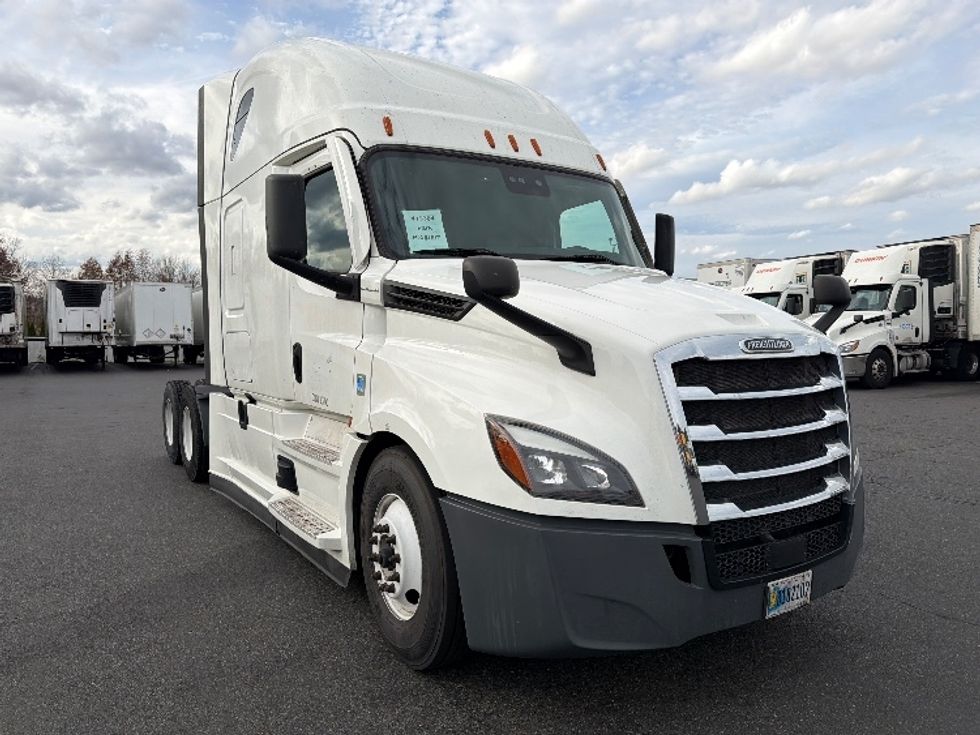 Sleeper Tractor-Heavy Duty Tractors-Freightliner-2022-T12664ST-Chicopee-MA-436,790\n\t\tmiles-$ 73,750 - Image 1
