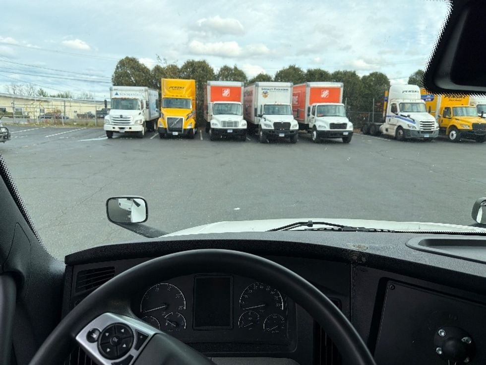 Sleeper Tractor-Heavy Duty Tractors-Freightliner-2022-T12664ST-Chicopee-MA-436,790\n\t\tmiles-$ 73,750 - Image 11