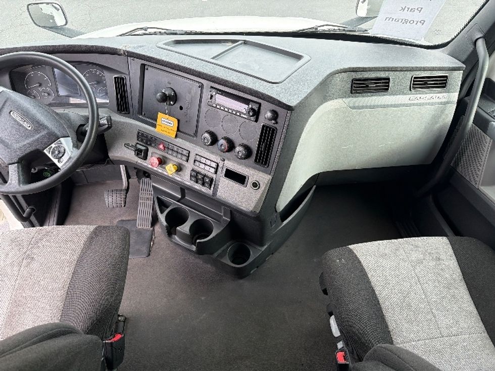 Sleeper Tractor-Heavy Duty Tractors-Freightliner-2022-T12664ST-Chicopee-MA-436,790\n\t\tmiles-$ 73,750 - Image 12