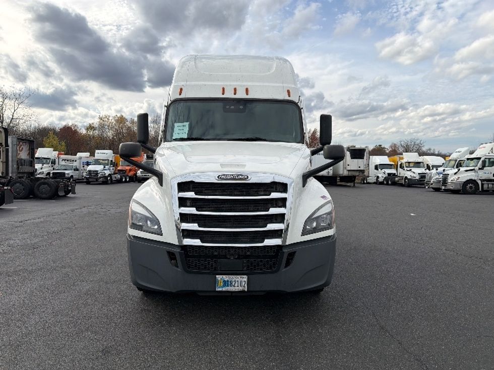 Sleeper Tractor-Heavy Duty Tractors-Freightliner-2022-T12664ST-Chicopee-MA-436,790\n\t\tmiles-$ 73,750 - Image 2