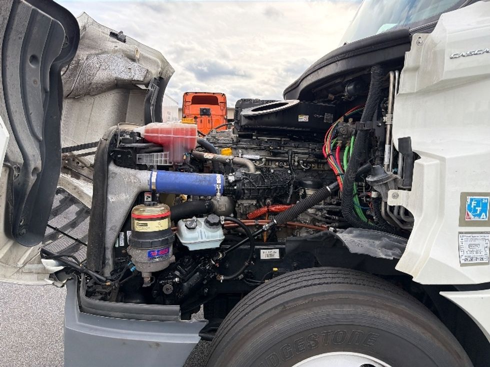 Sleeper Tractor-Heavy Duty Tractors-Freightliner-2022-T12664ST-Chicopee-MA-436,790\n\t\tmiles-$ 73,750 - Image 21