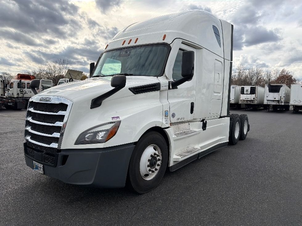 Sleeper Tractor-Heavy Duty Tractors-Freightliner-2022-T12664ST-Chicopee-MA-436,790\n\t\tmiles-$ 73,750 - Image 3
