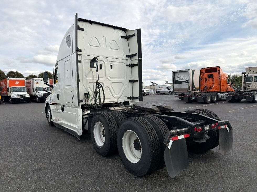 Sleeper Tractor-Heavy Duty Tractors-Freightliner-2022-T12664ST-Chicopee-MA-436,790\n\t\tmiles-$ 73,750 - Image 5