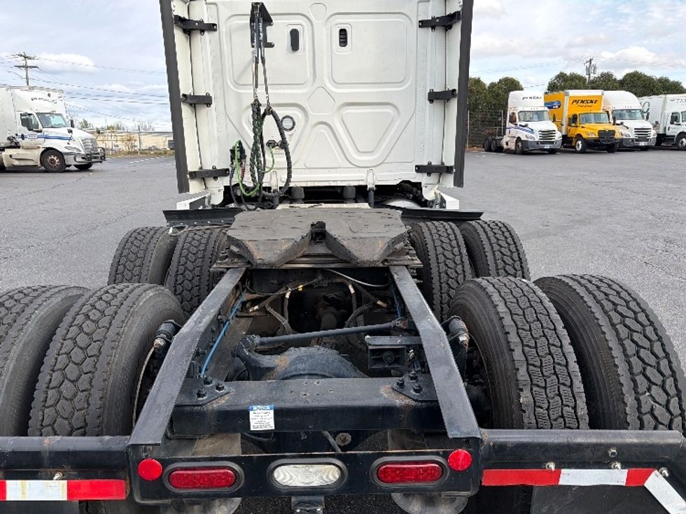 Sleeper Tractor-Heavy Duty Tractors-Freightliner-2022-T12664ST-Chicopee-MA-436,790\n\t\tmiles-$ 73,750 - Image 6