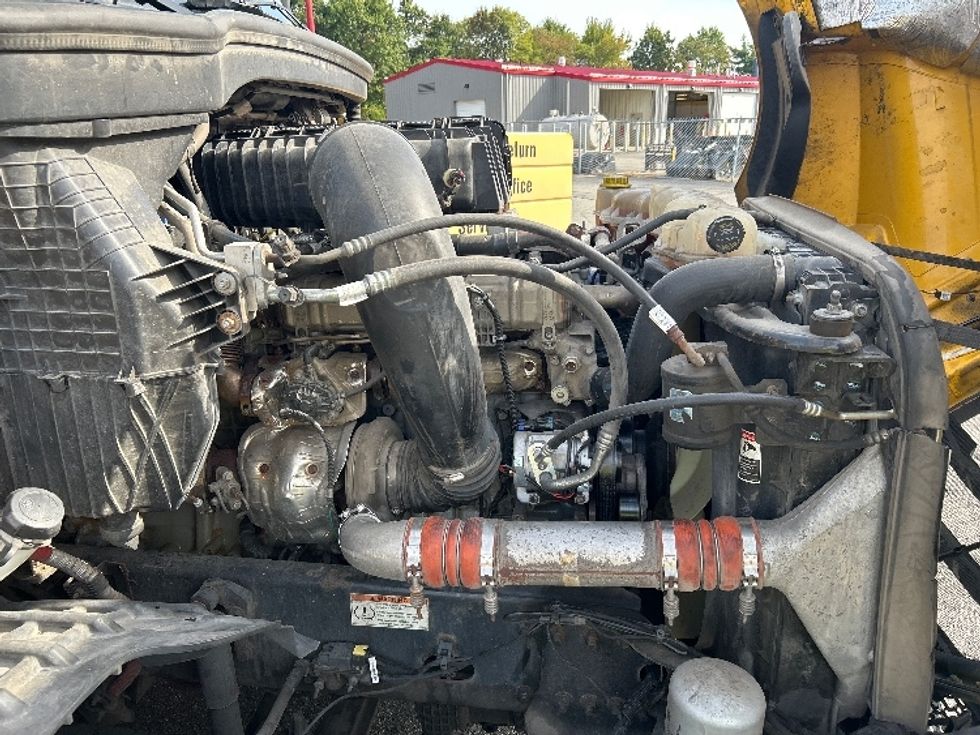 Sleeper Tractor-Heavy Duty Tractors-Freightliner-2022-T12664ST-Chicopee-MA-453,839\n\t\tmiles-$ 68,750 - Image 20