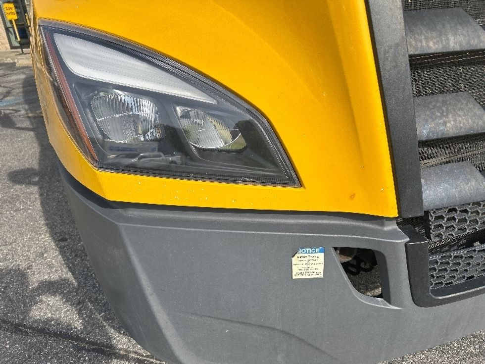 Sleeper Tractor-Heavy Duty Tractors-Freightliner-2022-T12664ST-Chicopee-MA-453,839\n\t\tmiles-$ 68,750 - Image 25