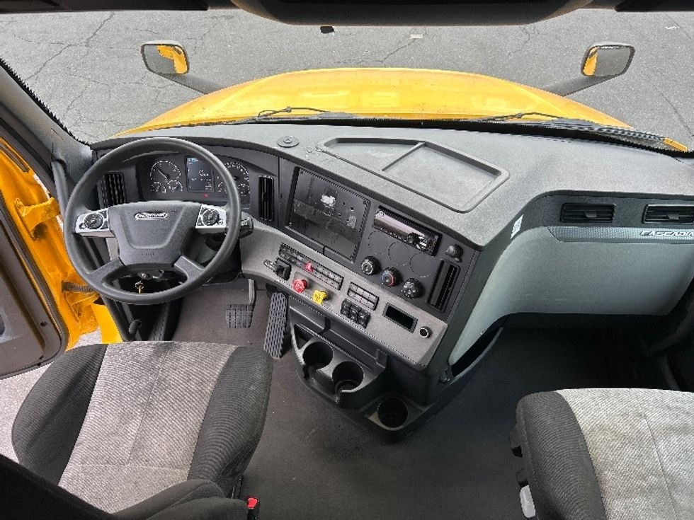 Sleeper Tractor-Heavy Duty Tractors-Freightliner-2022-T12664ST-Chicopee-MA-463,338\n\t\tmiles-$ 68,000 - Image 12