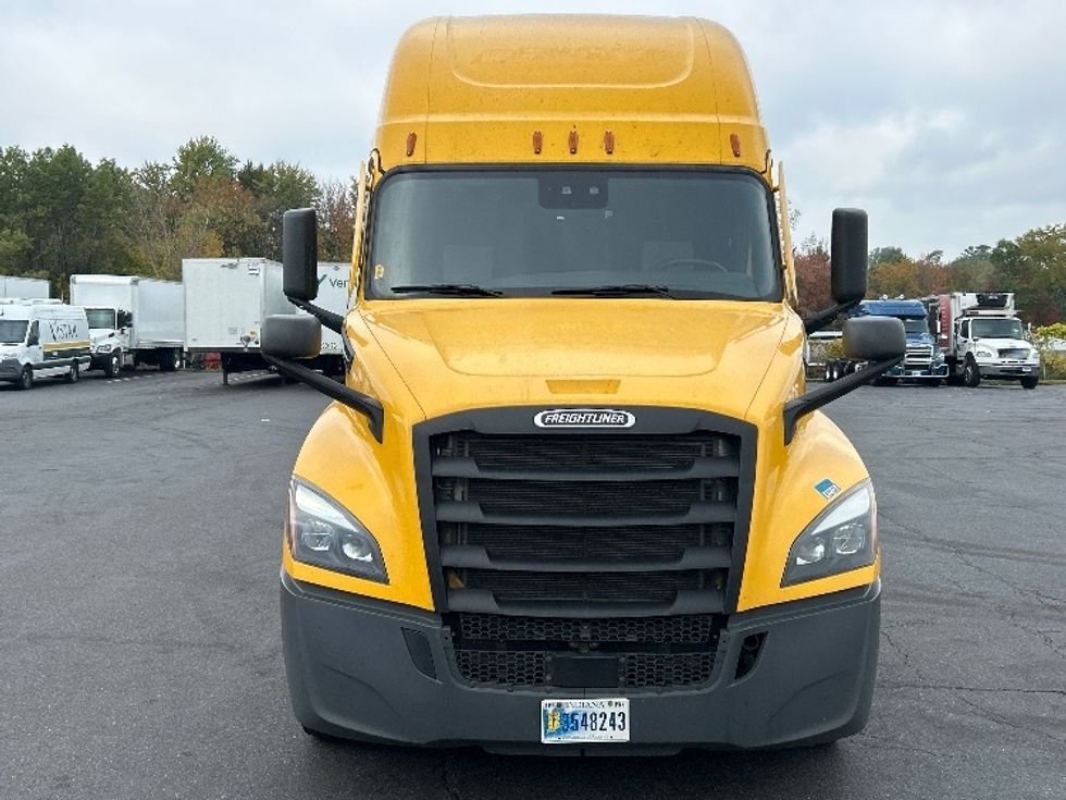Sleeper Tractor-Heavy Duty Tractors-Freightliner-2022-T12664ST-Chicopee-MA-463,338\n\t\tmiles-$ 68,000 - Image 2
