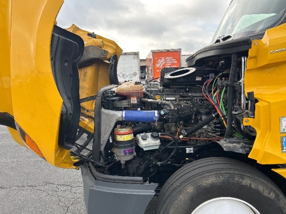 Sleeper Tractor-Heavy Duty Tractors-Freightliner-2022-T12664ST-Chicopee-MA-463,338\n\t\tmiles-$ 68,000 - Image 21