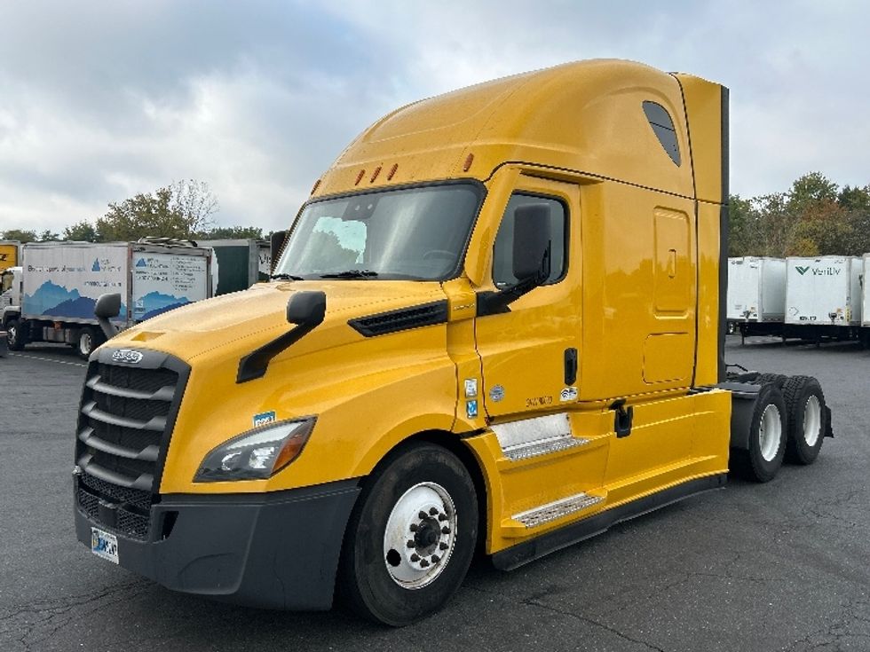 Sleeper Tractor-Heavy Duty Tractors-Freightliner-2022-T12664ST-Chicopee-MA-463,338\n\t\tmiles-$ 68,000 - Image 3