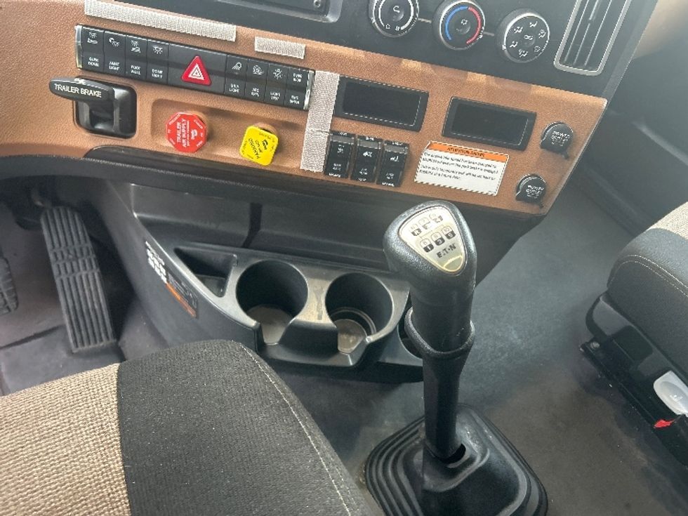 Sleeper Tractor-Heavy Duty Tractors-Freightliner-2022-T12664ST-Chicopee-MA-496,122\n\t\tmiles-$ 62,000 - Image 12