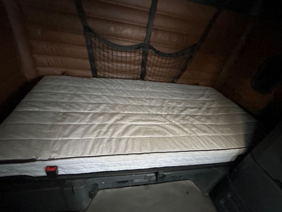 Sleeper Tractor-Heavy Duty Tractors-Freightliner-2022-T12664ST-Chicopee-MA-496,122\n\t\tmiles-$ 62,000 - Image 17