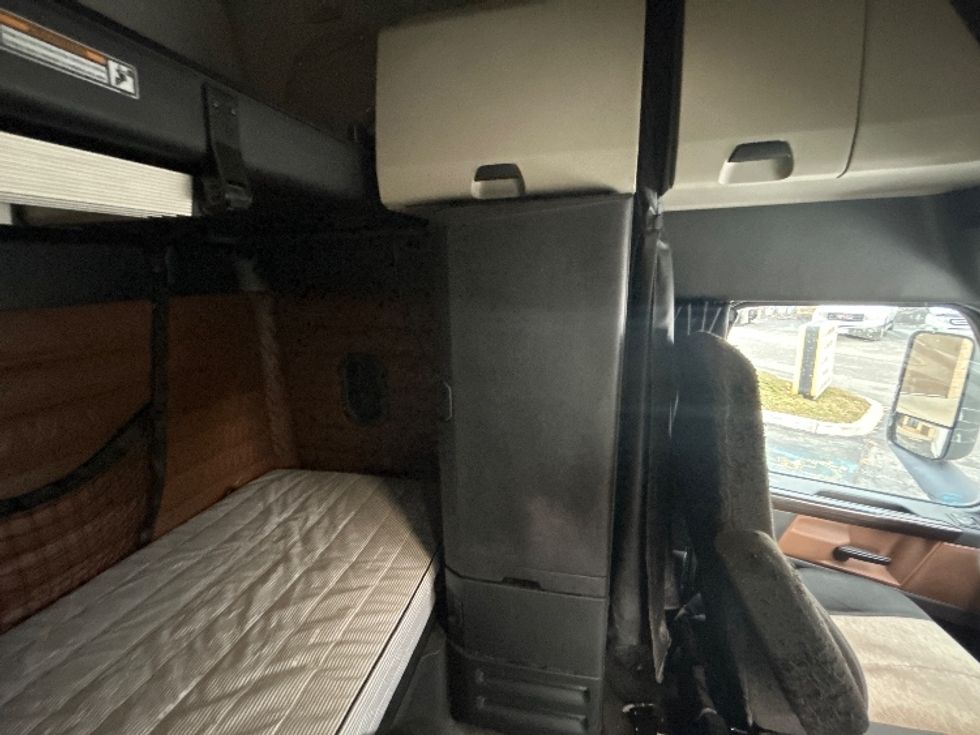 Sleeper Tractor-Heavy Duty Tractors-Freightliner-2022-T12664ST-Chicopee-MA-496,122\n\t\tmiles-$ 62,000 - Image 18