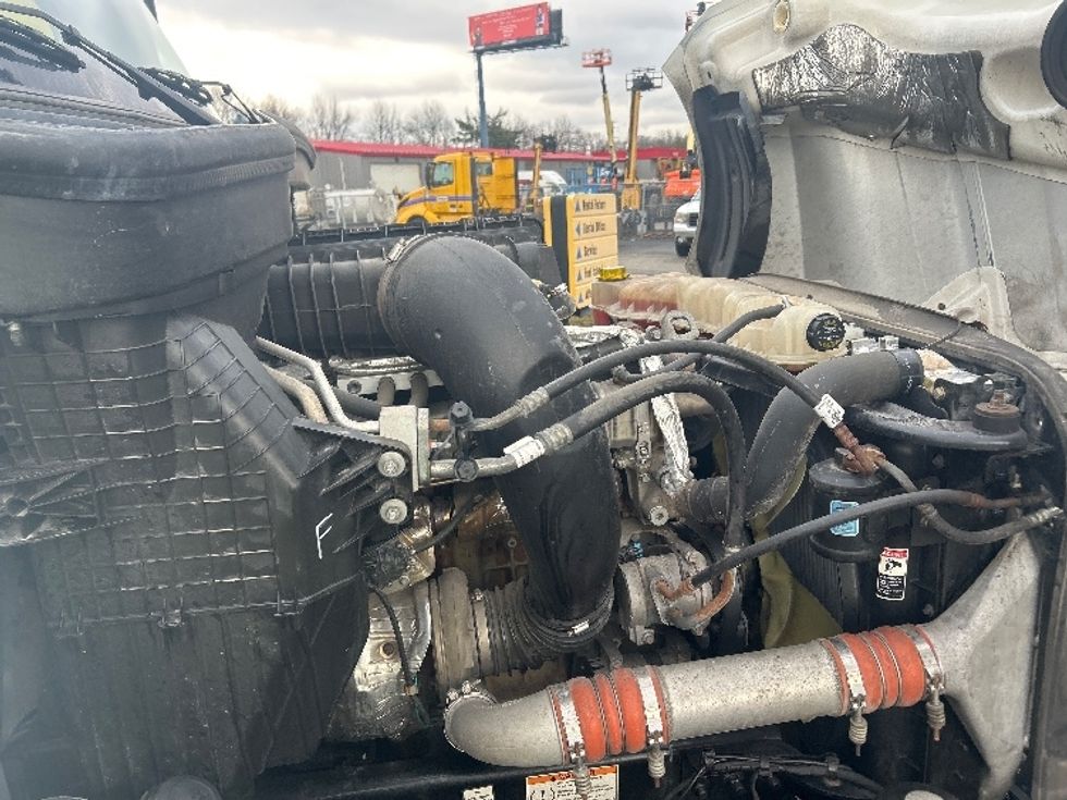 Sleeper Tractor-Heavy Duty Tractors-Freightliner-2022-T12664ST-Chicopee-MA-496,122\n\t\tmiles-$ 62,000 - Image 20