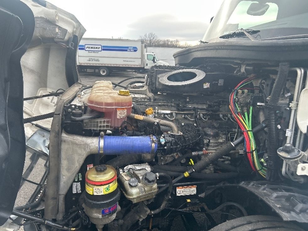 Sleeper Tractor-Heavy Duty Tractors-Freightliner-2022-T12664ST-Chicopee-MA-496,122\n\t\tmiles-$ 62,000 - Image 21