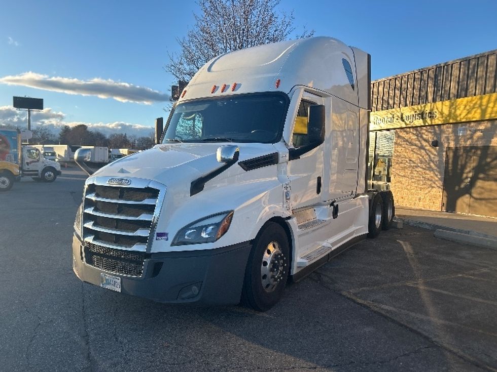 Sleeper Tractor-Heavy Duty Tractors-Freightliner-2022-T12664ST-Chicopee-MA-496,122\n\t\tmiles-$ 62,000 - Image 3