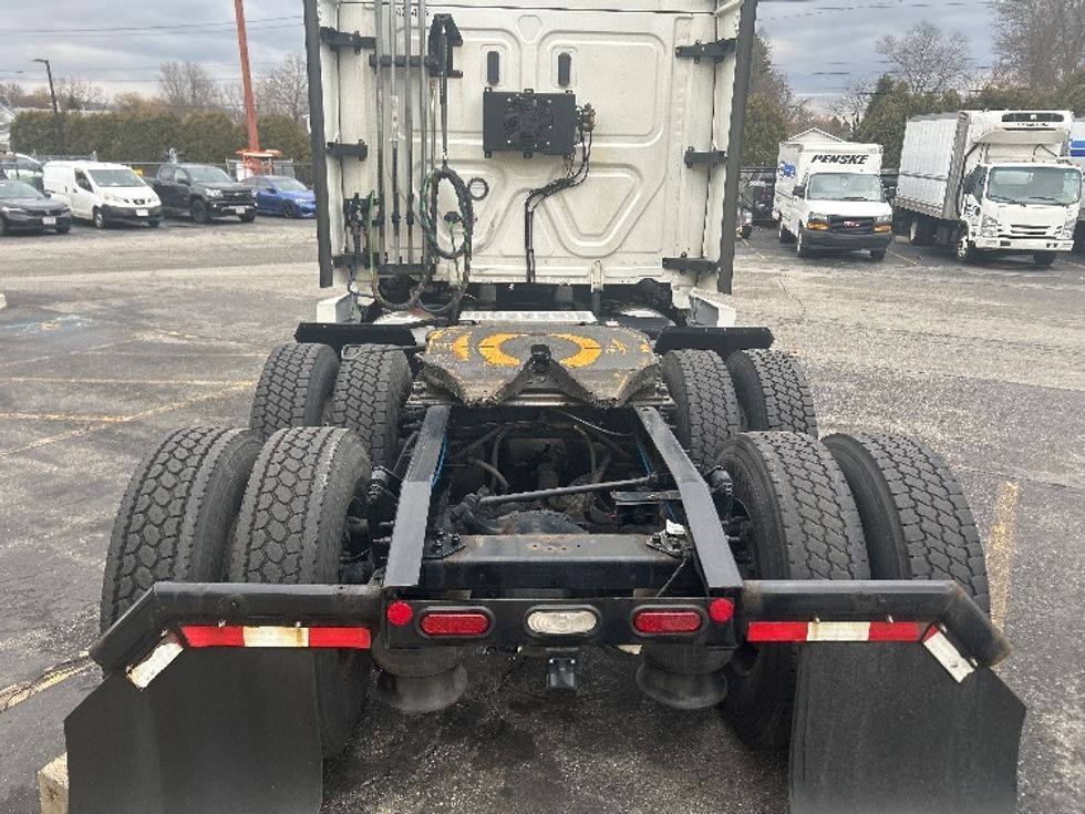 Sleeper Tractor-Heavy Duty Tractors-Freightliner-2022-T12664ST-Chicopee-MA-496,122\n\t\tmiles-$ 62,000 - Image 6