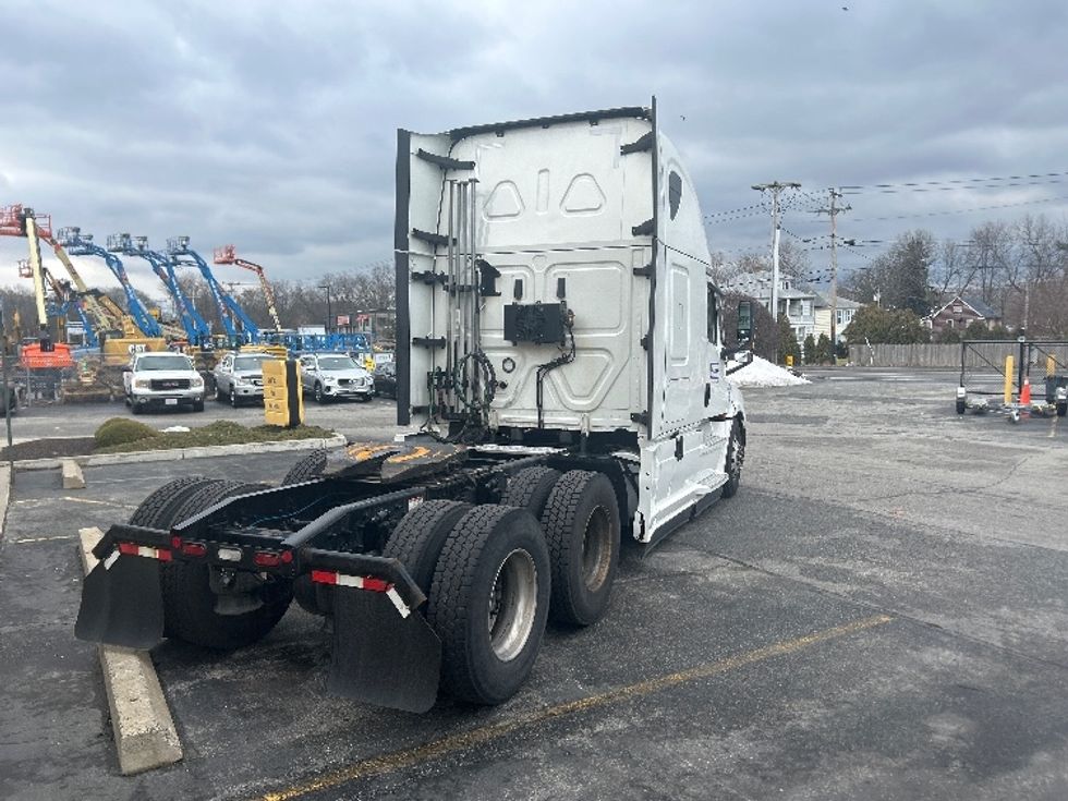 Sleeper Tractor-Heavy Duty Tractors-Freightliner-2022-T12664ST-Chicopee-MA-496,122\n\t\tmiles-$ 62,000 - Image 7
