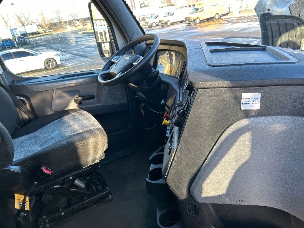 Sleeper Tractor-Heavy Duty Tractors-Freightliner-2022-T12664ST-Chicopee-MA-560,010\n\t\tmiles-$ 60,750 - Image 15