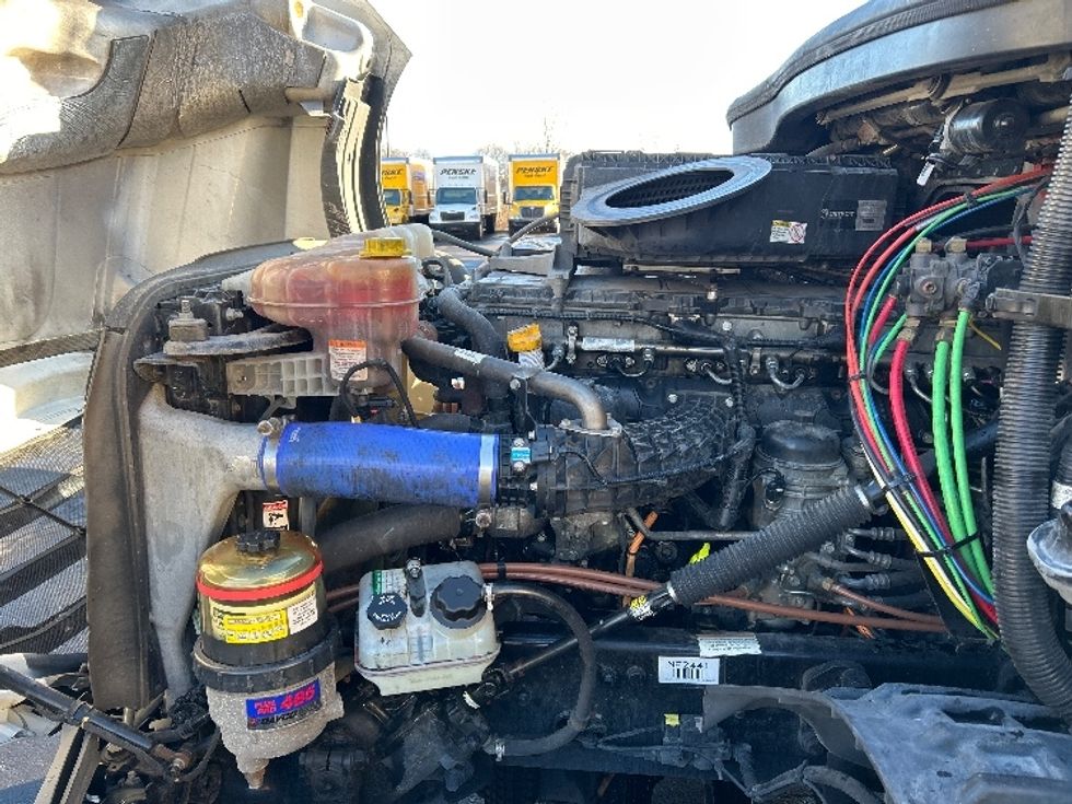 Sleeper Tractor-Heavy Duty Tractors-Freightliner-2022-T12664ST-Chicopee-MA-560,010\n\t\tmiles-$ 60,750 - Image 20