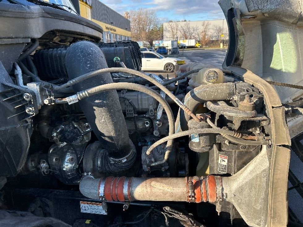 Sleeper Tractor-Heavy Duty Tractors-Freightliner-2022-T12664ST-Chicopee-MA-560,010\n\t\tmiles-$ 60,750 - Image 21