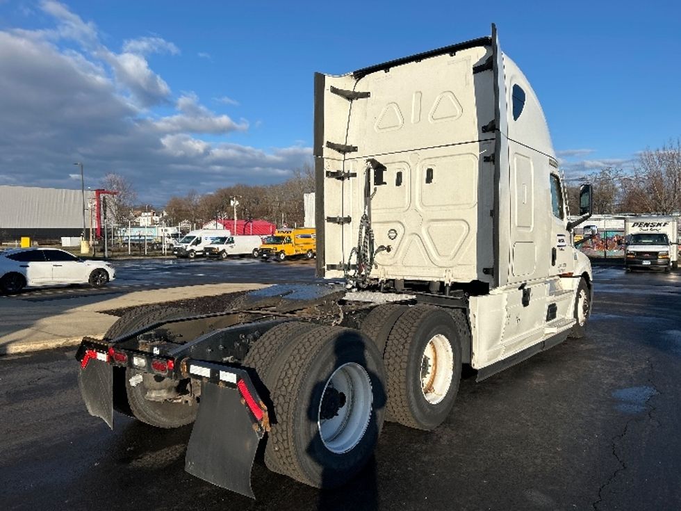 Sleeper Tractor-Heavy Duty Tractors-Freightliner-2022-T12664ST-Chicopee-MA-560,010\n\t\tmiles-$ 60,750 - Image 7