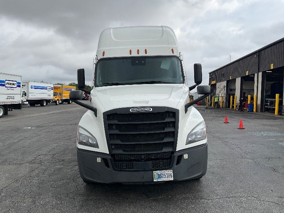 Sleeper Tractor-Heavy Duty Tractors-Freightliner-2022-T12664ST-Chino-CA-554,157\n\t\tmiles-$ 74,250 - Image 2