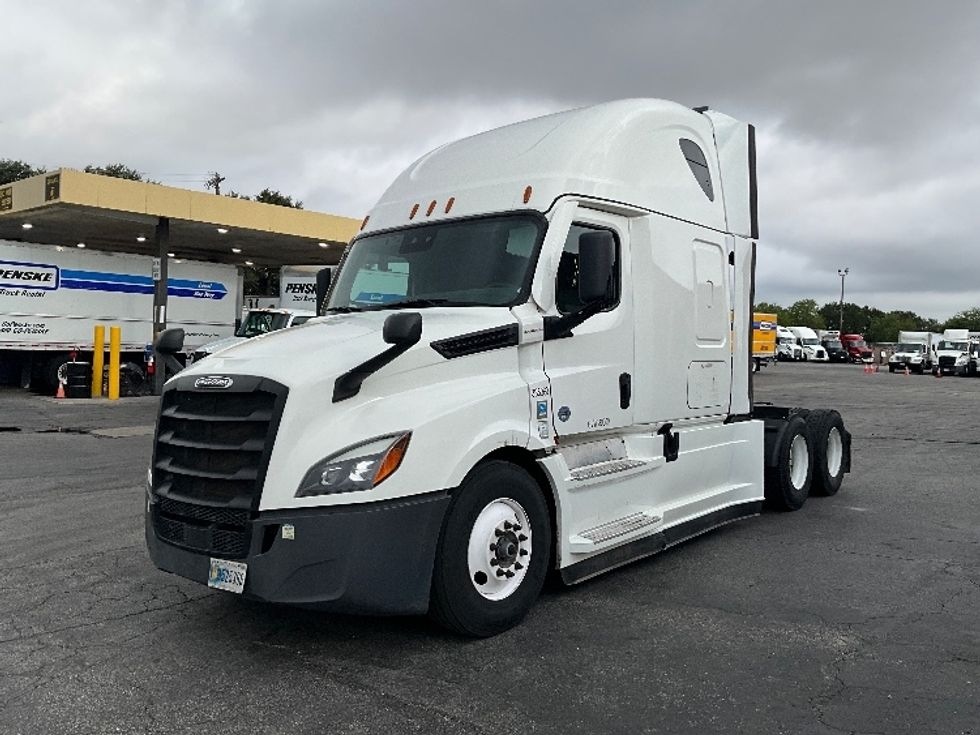 Sleeper Tractor-Heavy Duty Tractors-Freightliner-2022-T12664ST-Chino-CA-554,157\n\t\tmiles-$ 74,250 - Image 3